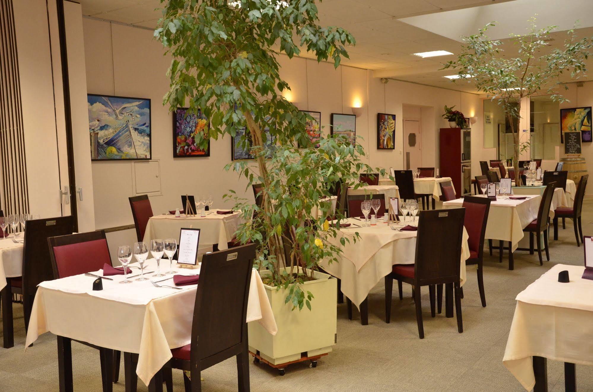 Logis Hotel Noemys Brive - Restaurant Le Teinchurier Экстерьер фото