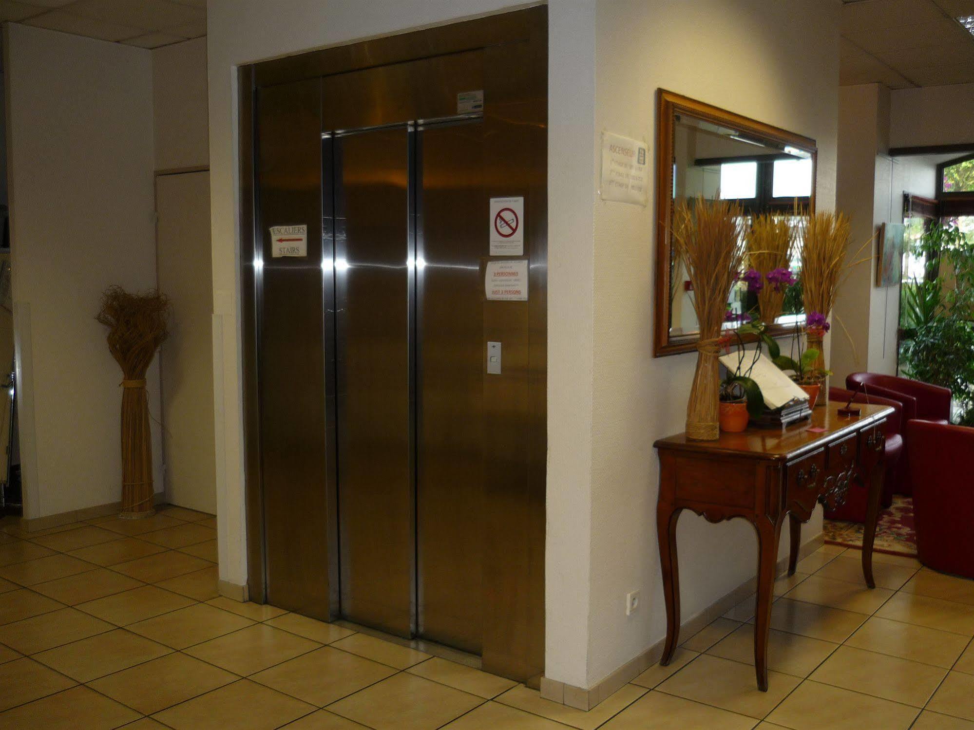 Logis Hotel Noemys Brive - Restaurant Le Teinchurier Экстерьер фото